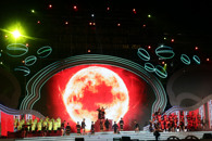 Biểu diễn Ca kịch “Khát vọng Dam Săn” và trình diễn Lễ hội Ánh sáng